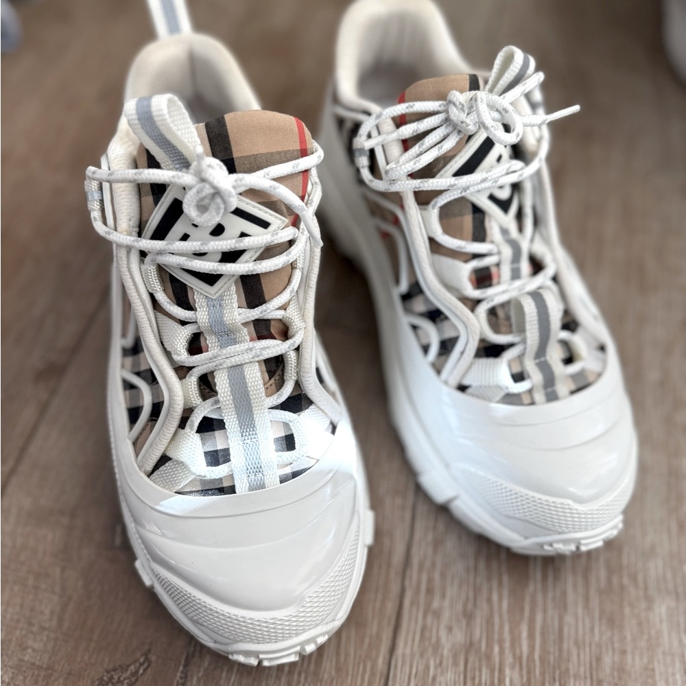 Burberry Arthur Check Low Top Sneakers